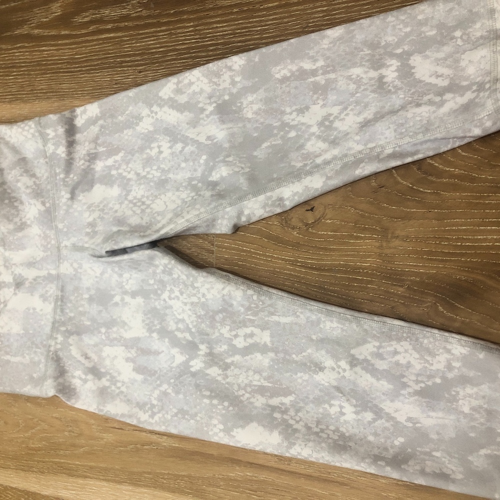 Alo yoga white Capri leggings
